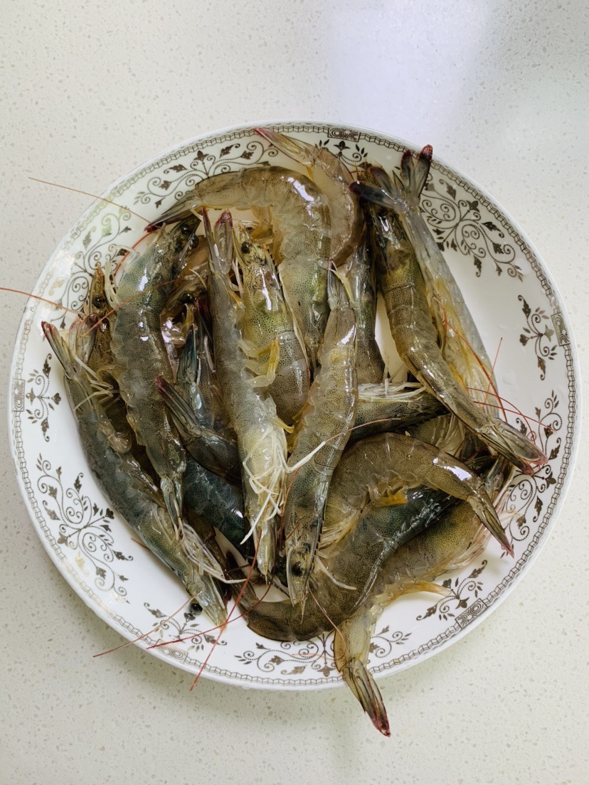 蒜蓉蒸虾的做法 步骤1