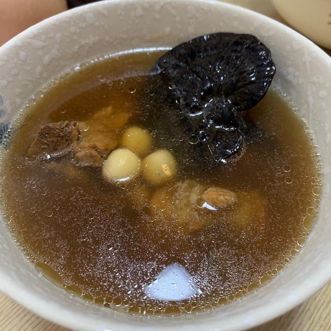 灵芝莲子清鸡汤
