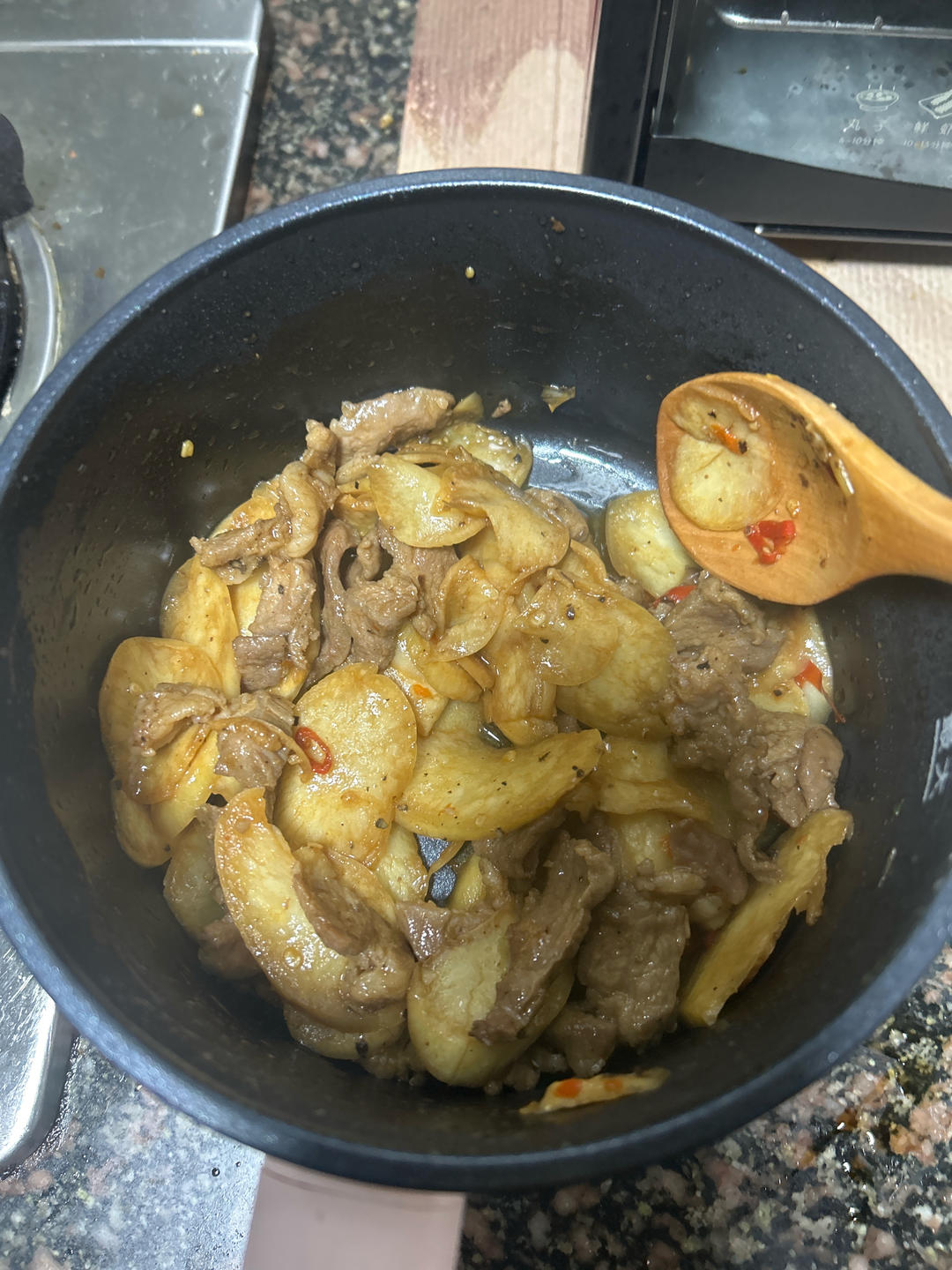 茭白这样做百吃不厌，茭白炒肉