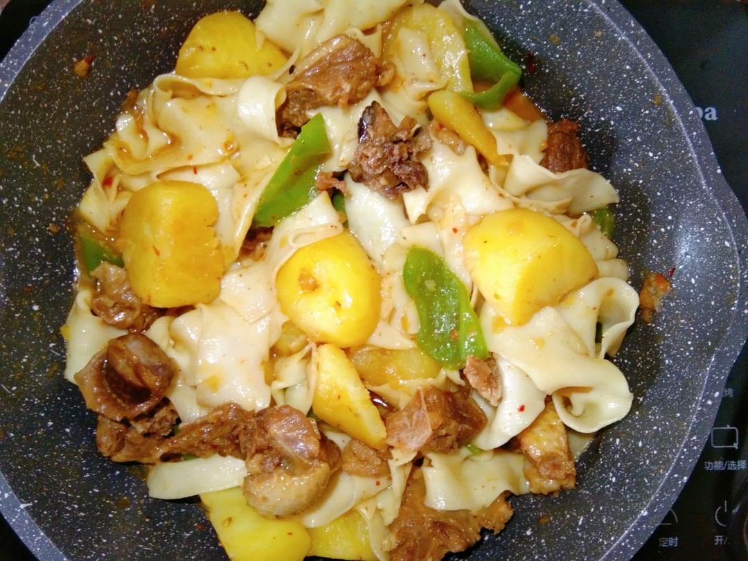 家常大盘鸡加手擀宽面