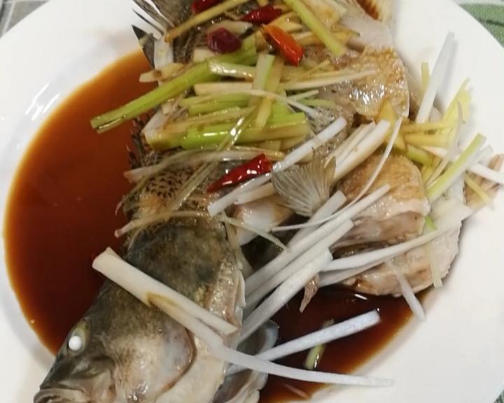 清蒸鲈鱼的做法