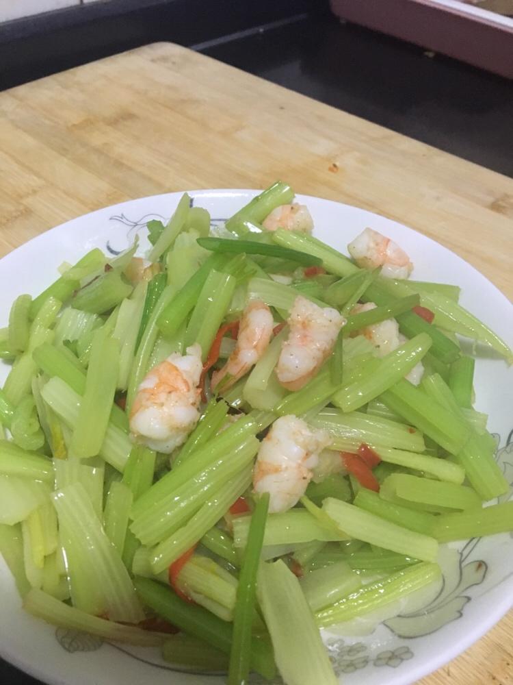 芹菜虾仁的做法