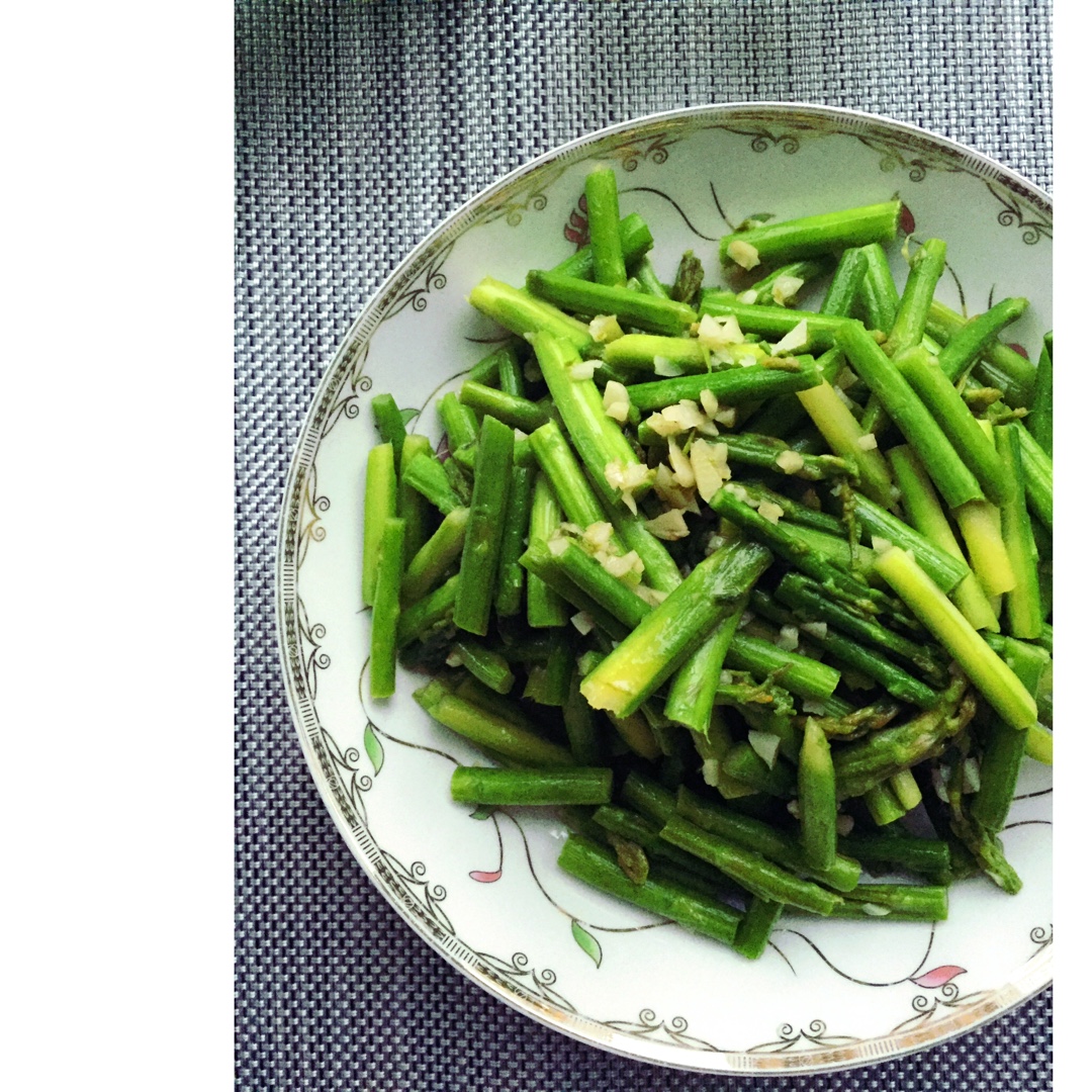蒜香炒芦笋