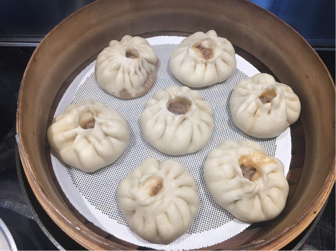 鲜美多汁的洋葱牛肉包子