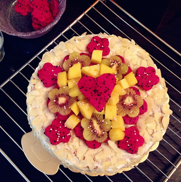 呱呱呱萌萌哒做的鲜奶油水果蛋糕