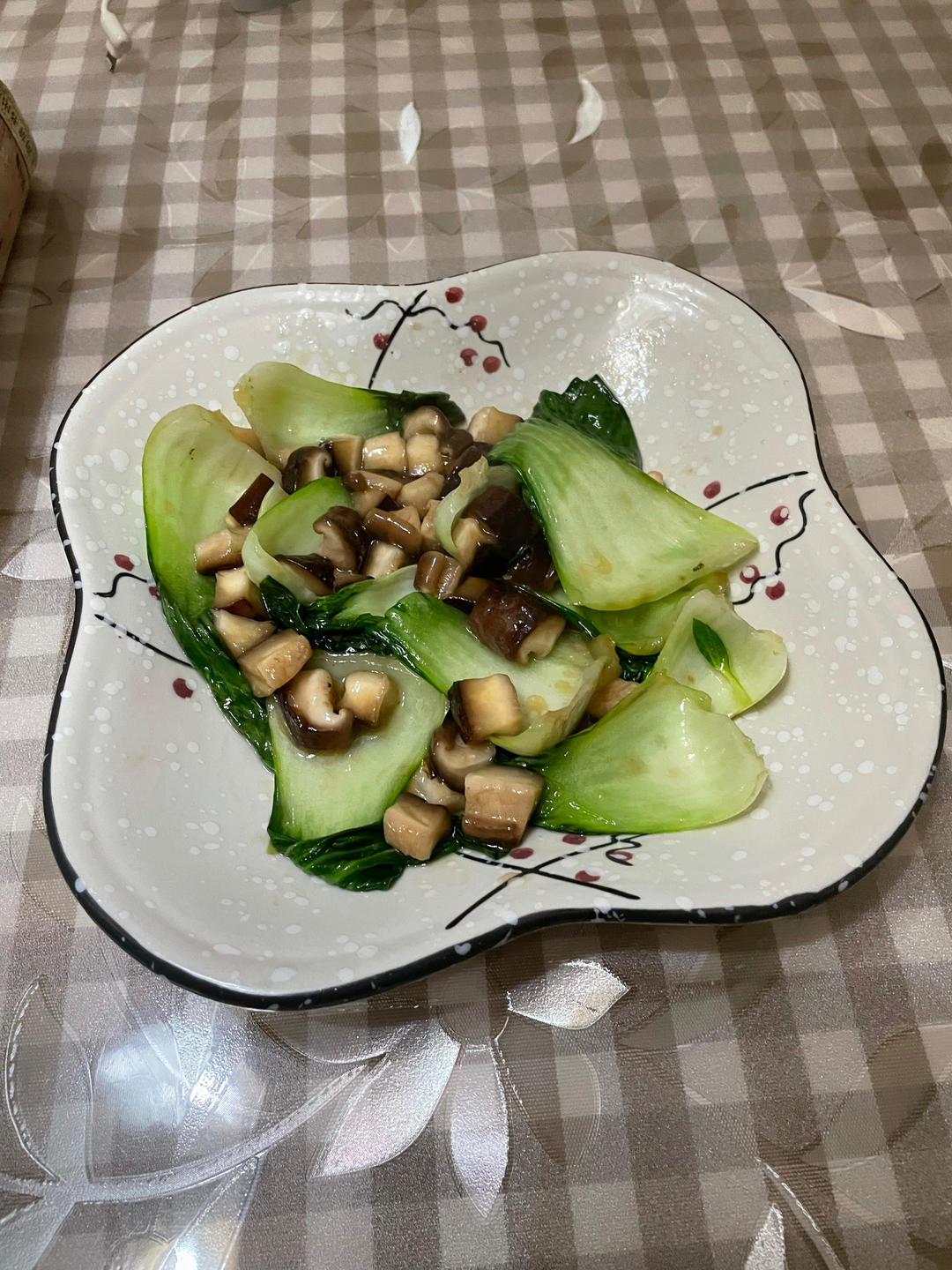 鲜美的口蘑炒青菜