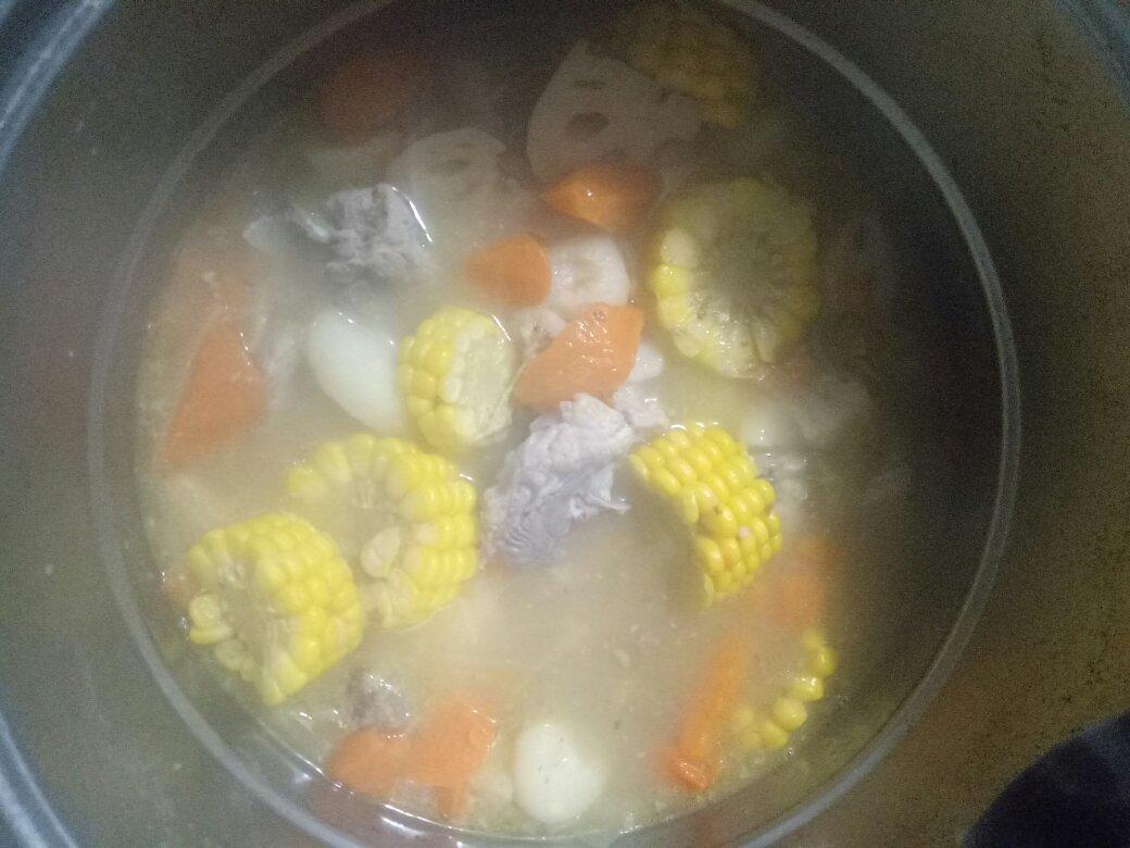 厨师长教你：“玉米排骨汤”的家常做法，营养又美味，先收藏了