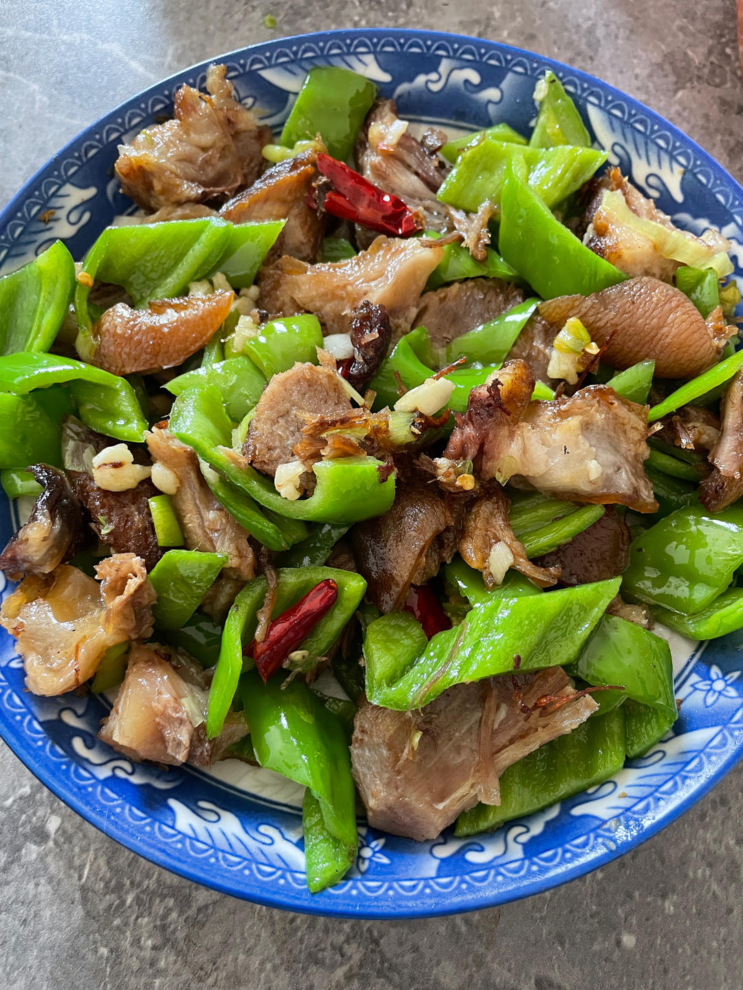 肘子炒青椒