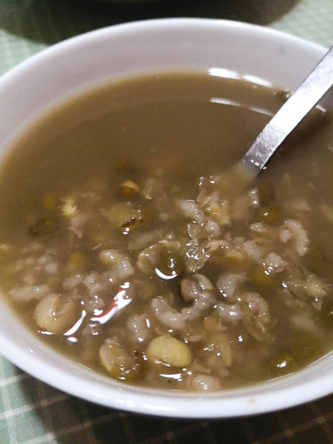 臭草绿豆沙，经典的老广糖水