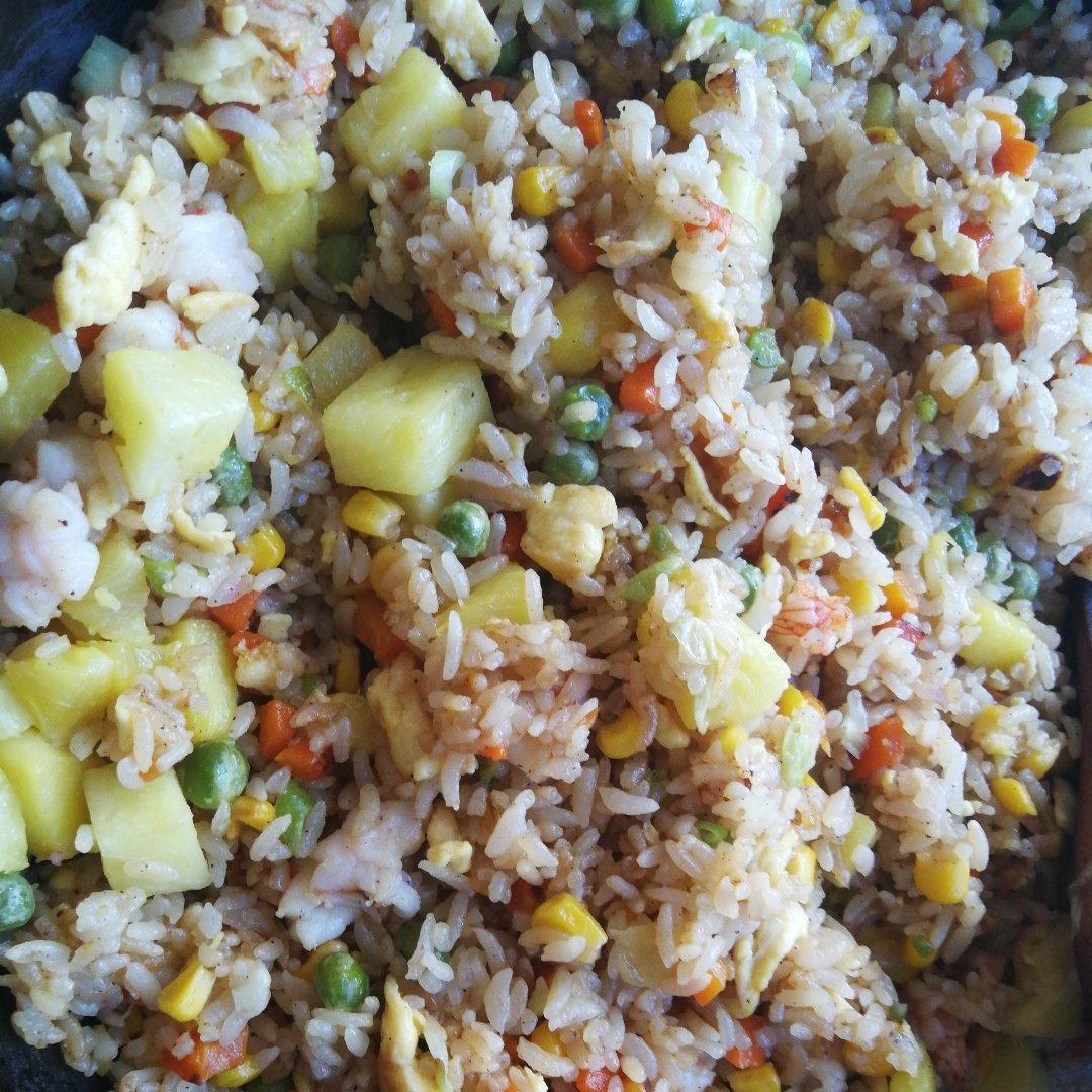 虾仁菠萝炒饭