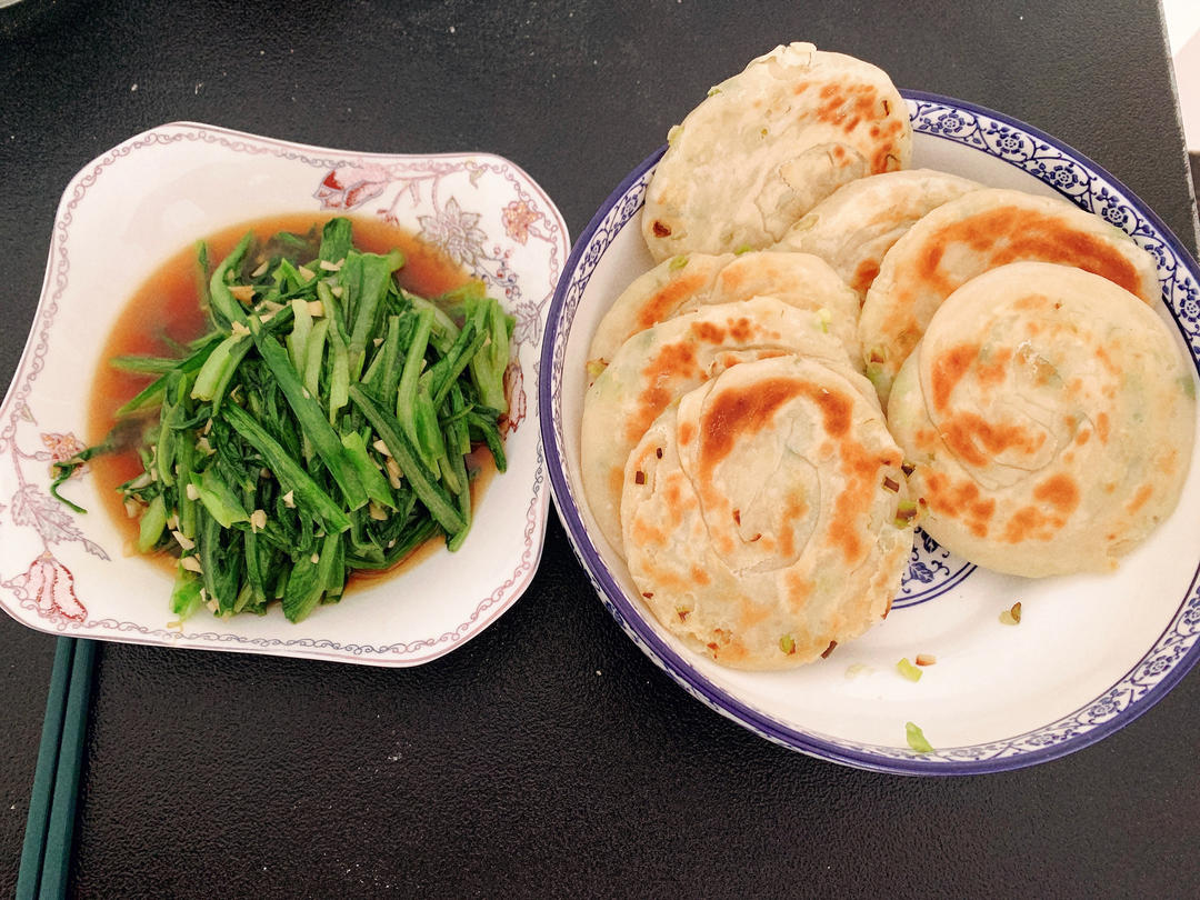 家常葱油饼  柔软多层 凉了也不硬 附详细视频讲解