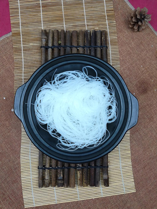 蒜蓉粉丝蒸扇贝的做法 步骤1