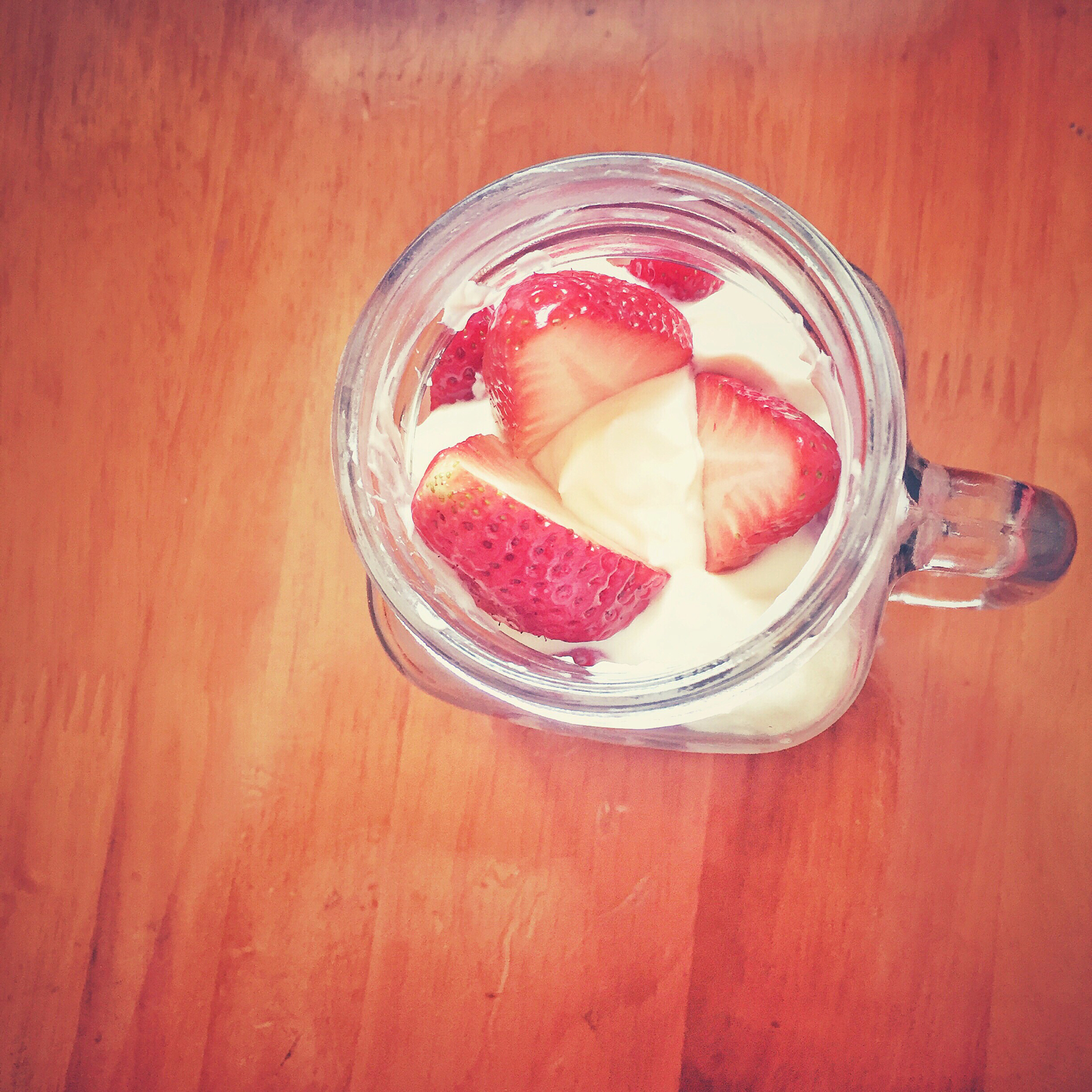 喵饭brown做的草莓鲜奶杯