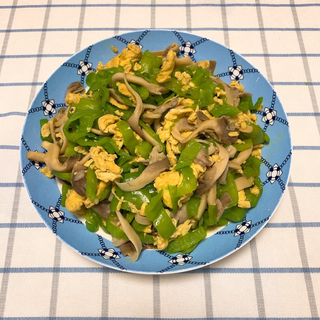 平菇青椒炒鸡蛋 好吃又营养的超快手家常菜