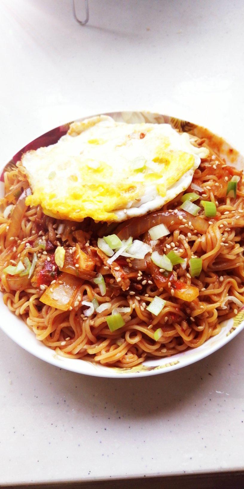 路边摊风味炒方便面