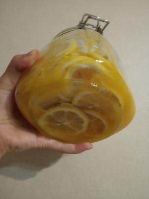 五分钟手把手教你做养身蜂蜜柠檬茶的做法 步骤4