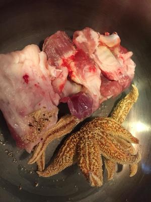 海星紅蘿蔔豬骨湯的做法 步骤1