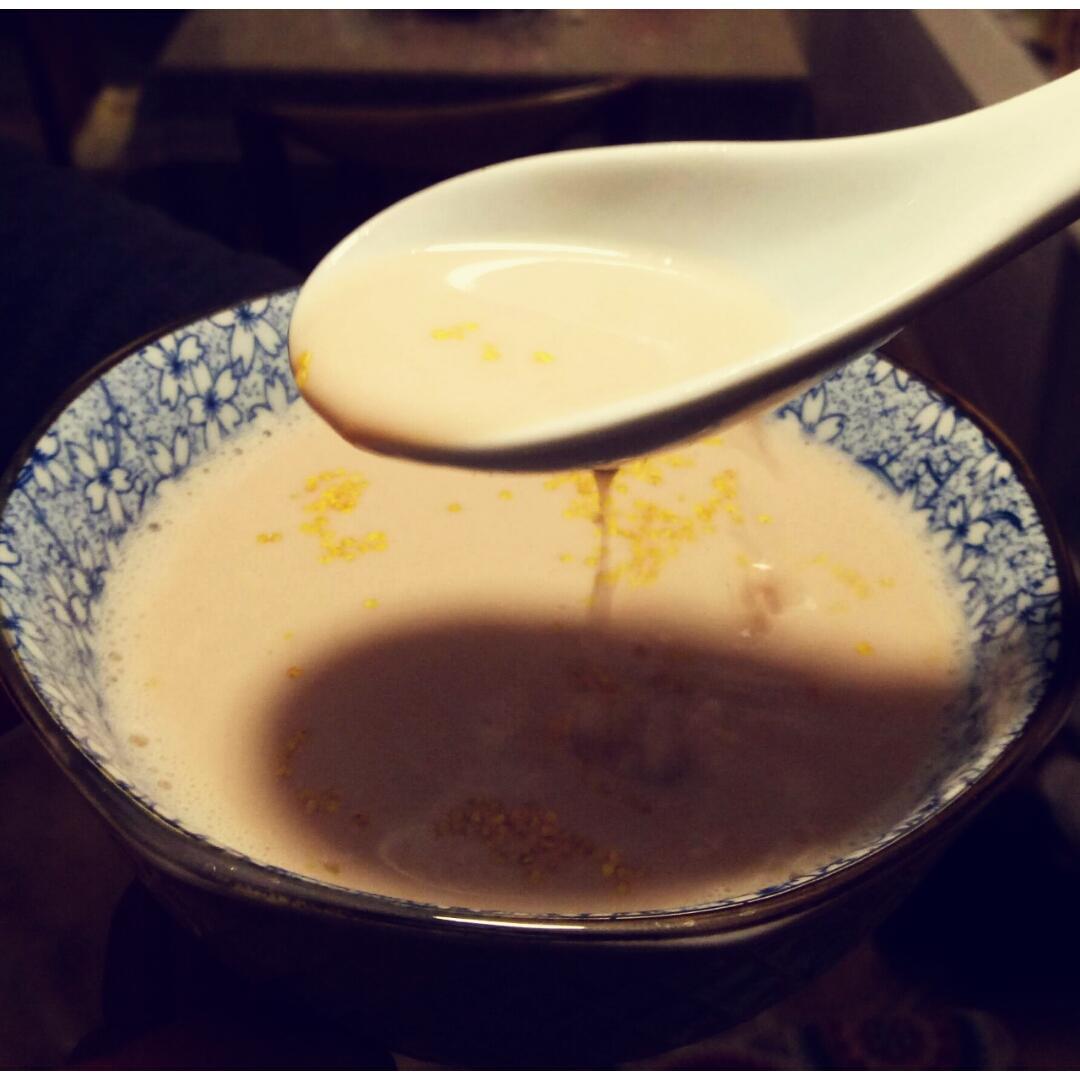 早晨来一杯简单的奶茶