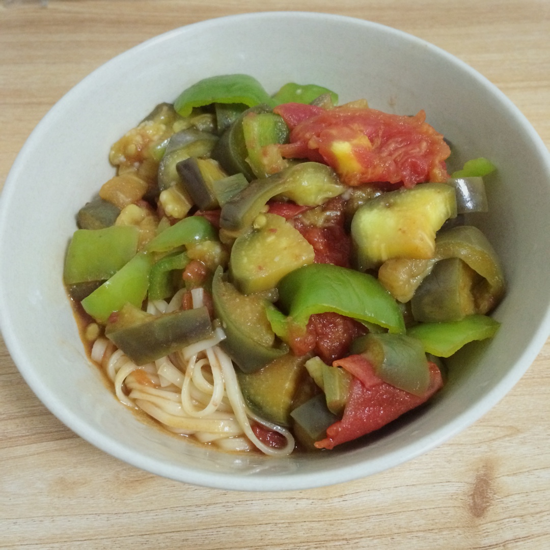 西红柿尖椒炒茄子