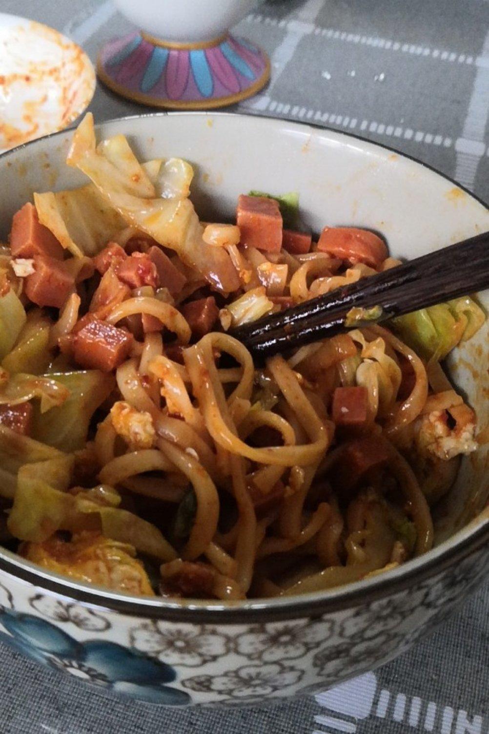 肉丝包菜炒面（学会能去开店）