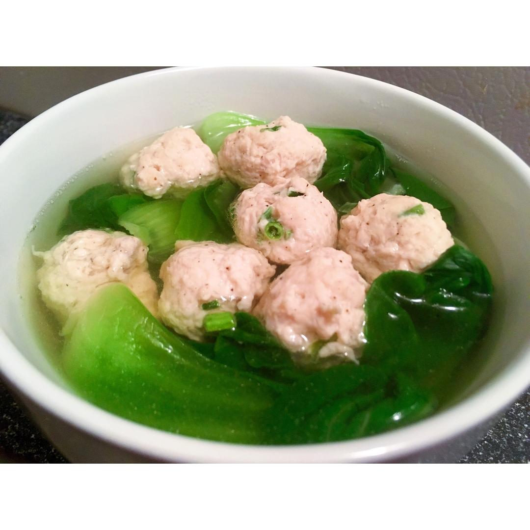 鸡肉丸子青菜汤