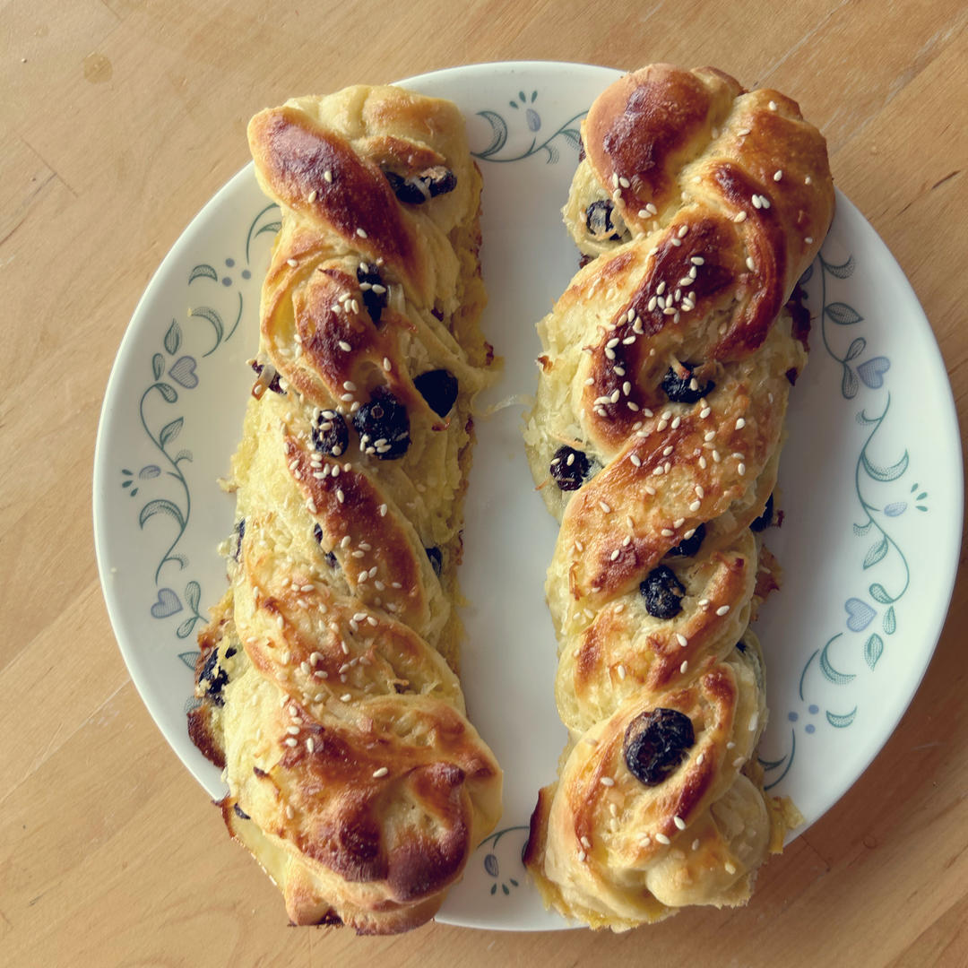 这面包也太香了，新手也能轻松做出来的椰蓉提子卷！