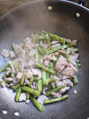 四季豆炒肉片的做法 步骤3