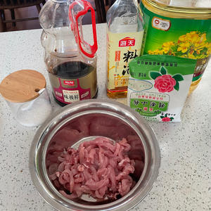 京酱肉丝卷饼的做法 步骤1