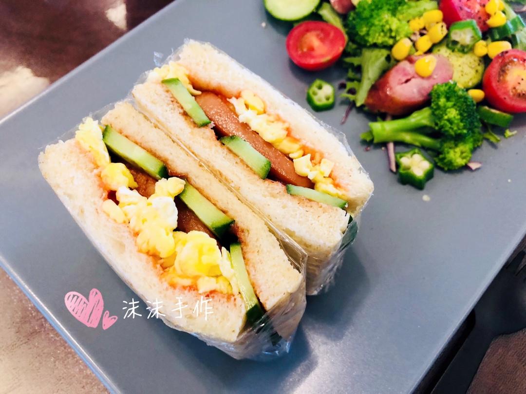 经典三明治早餐