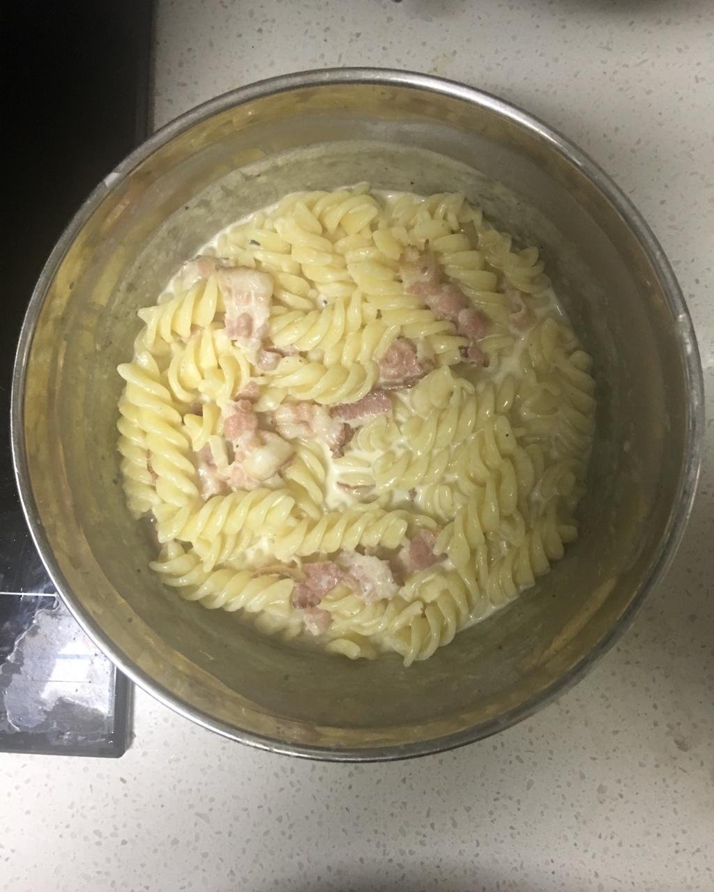 黑胡椒香蒜培根意大利面