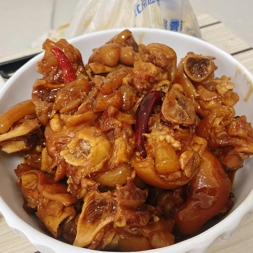 美味的家常菜：红烧猪蹄
