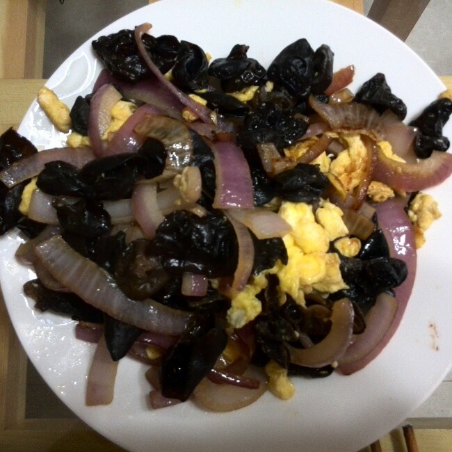 洋葱木耳炒土鸡蛋