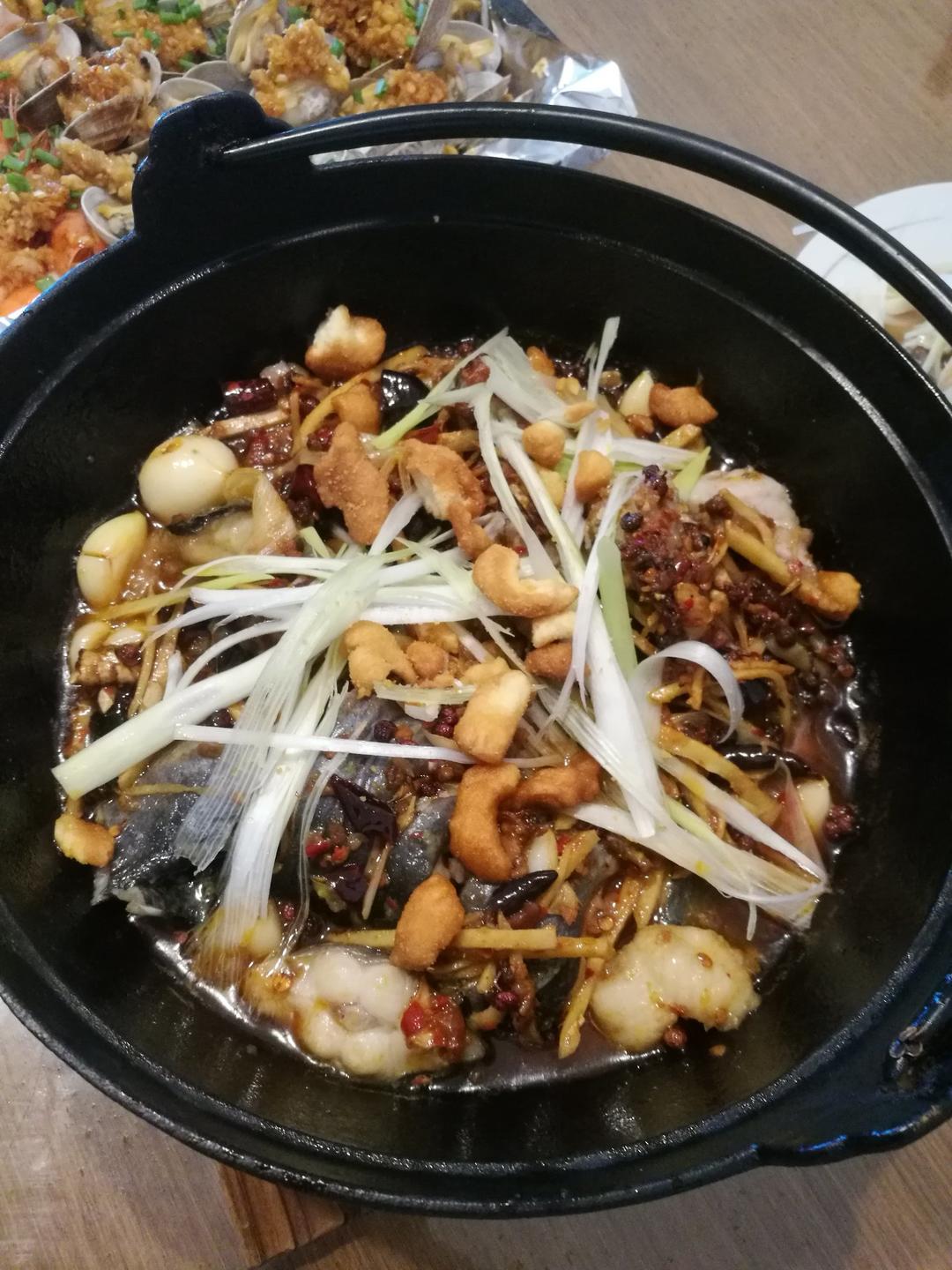 砂锅焖鱼煲