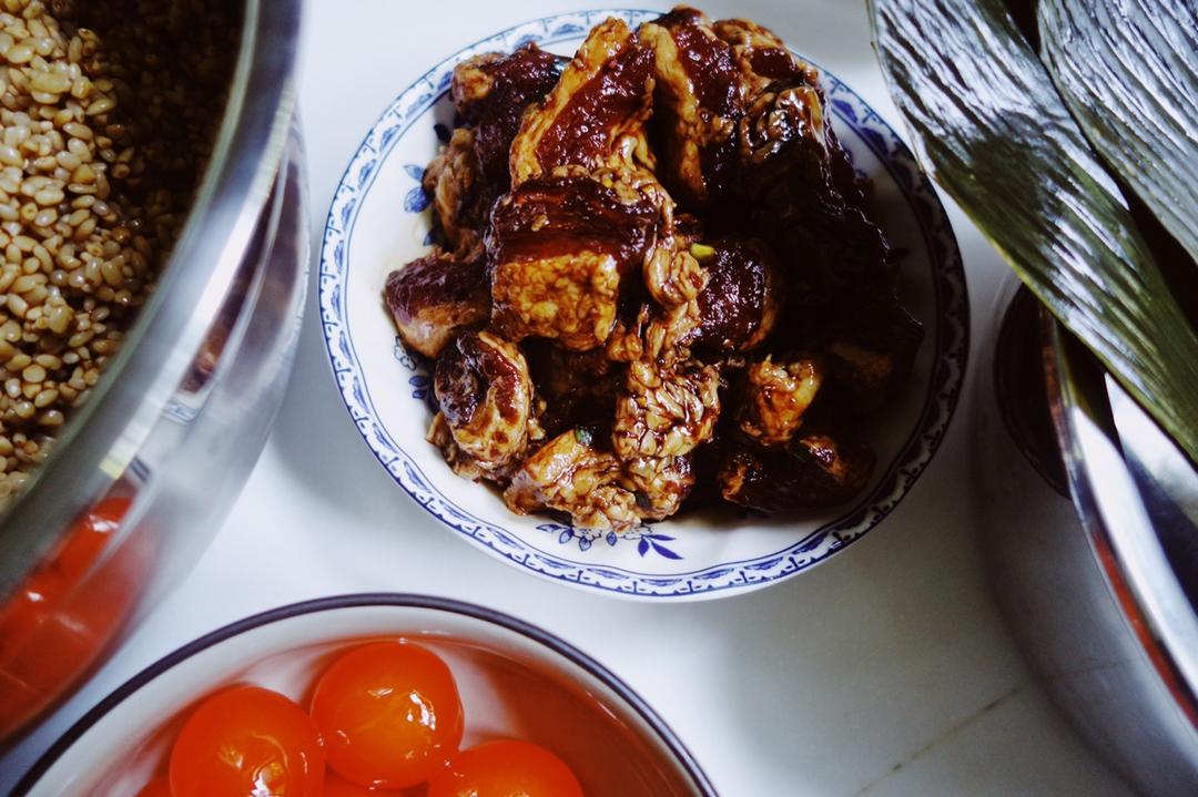 肉粽子及包法视频