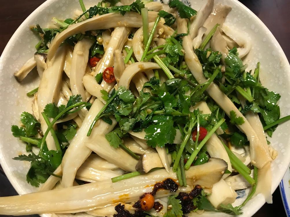 比肉还好吃的【手撕凉拌杏鲍菇】，上桌扫光光
