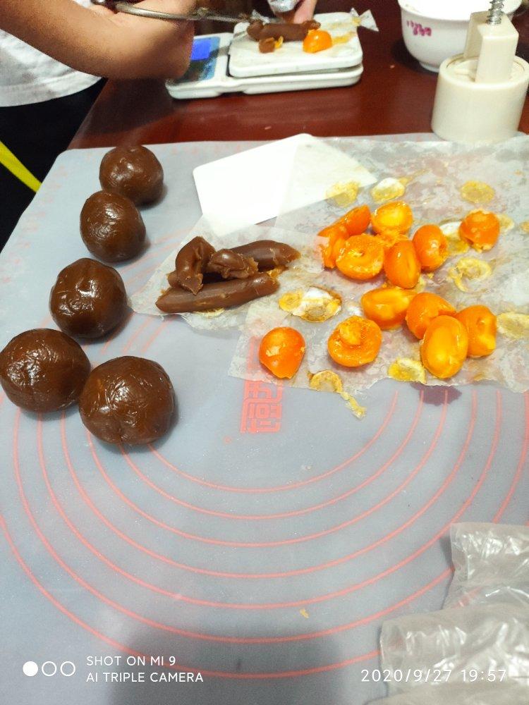 广式月饼—蛋黄莲蓉月饼