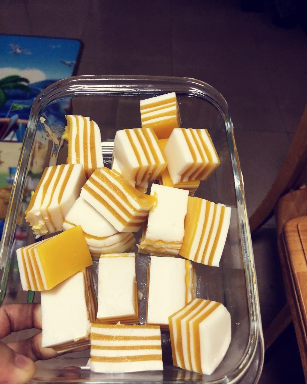 妈妈们快看，这道甜品是会跳舞的，孩子们一定喜欢！——芒果千层糕