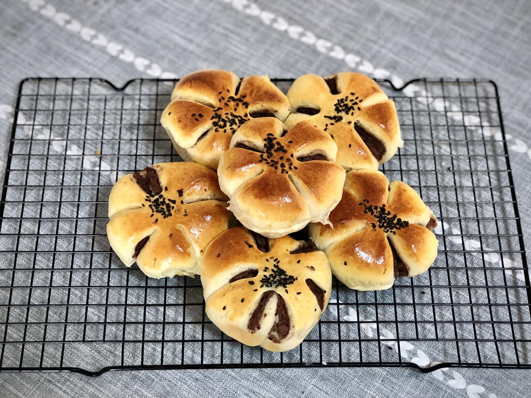 花朵豆沙面包