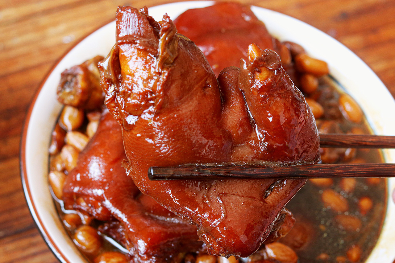红烧猪蹄￨美容养颜又好吃的做法