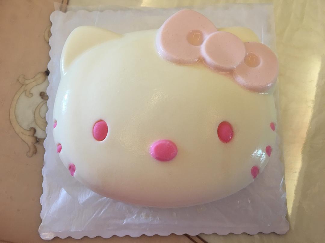 6寸kitty芝士慕斯蛋糕