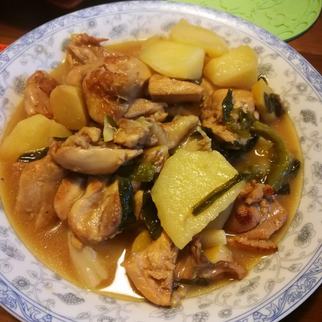 鸡肉炖土豆