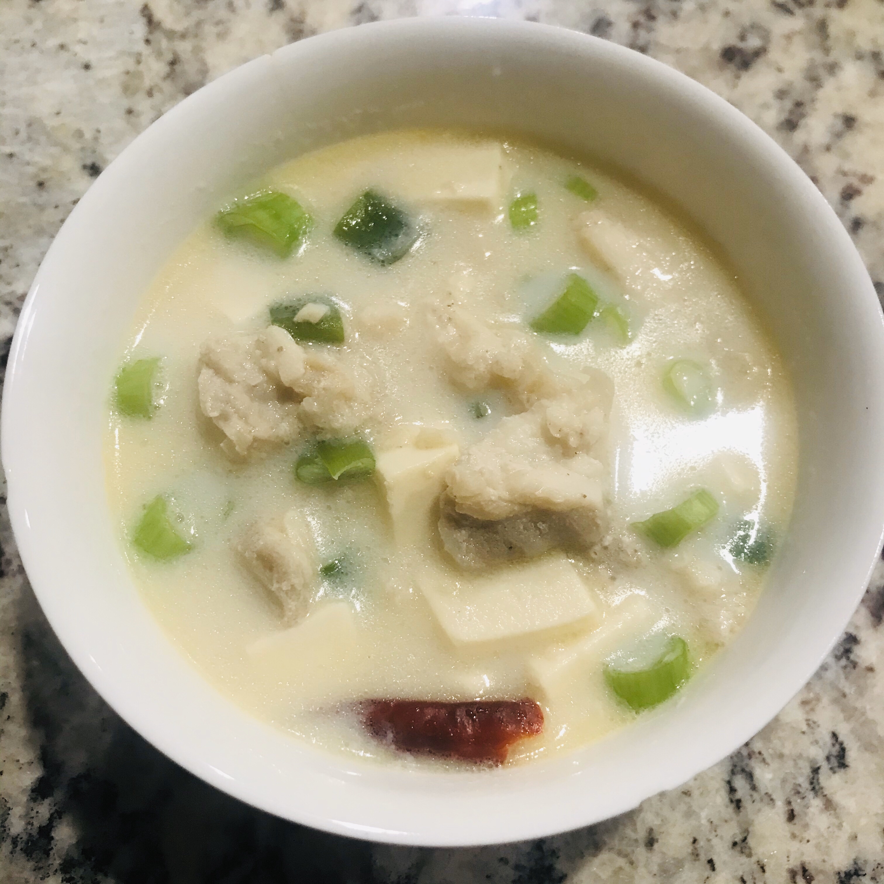 偷懒菜谱-奶白奶白的鳕鱼豆腐汤
