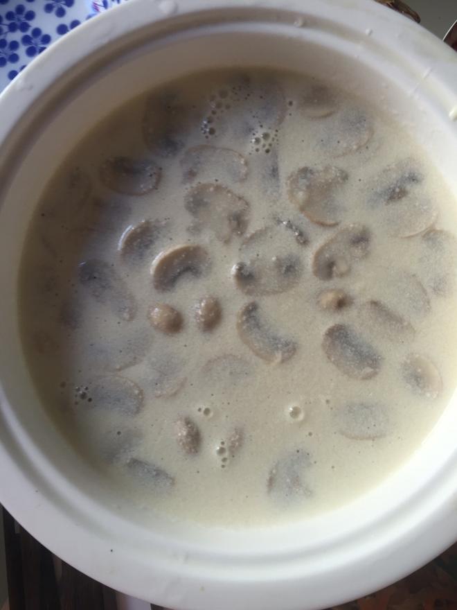 鸡茸蘑菇汤的做法