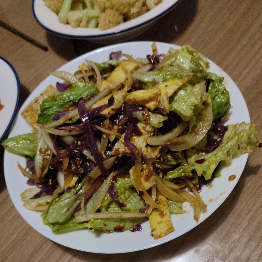 减脂餐—生菜紫甘蓝拌鸡蛋