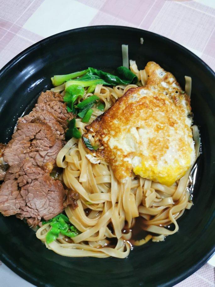 牛肉鸡蛋面