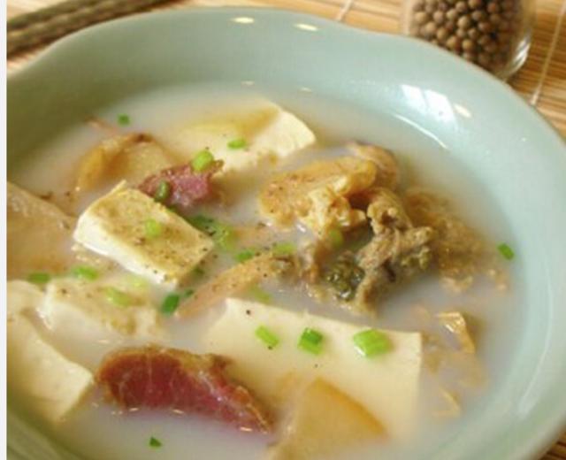 咸肉河蚌豆腐汤的做法