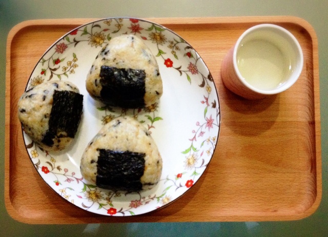 海苔肉松饭团