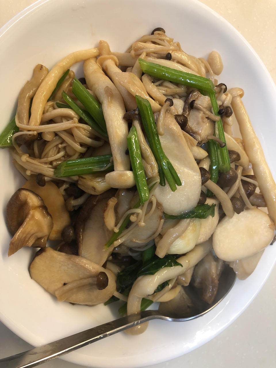 鲜掉眉毛的蚝油炒杂菇