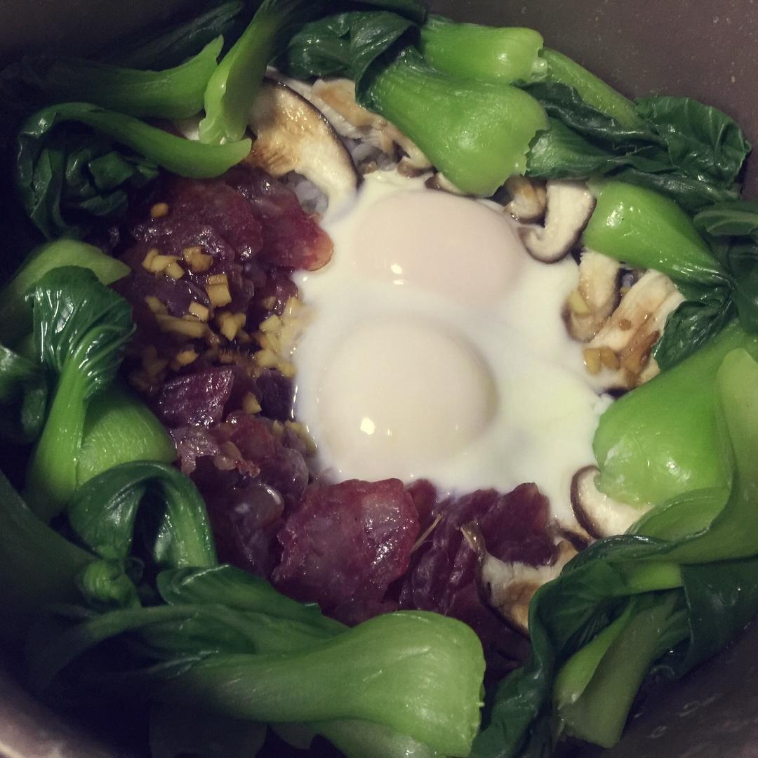 铸铁锅腊肠煲仔饭