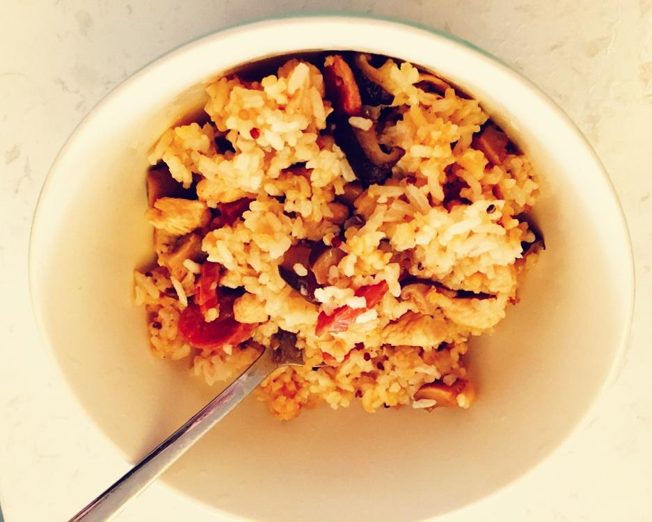 香菇腊肠焖饭的做法